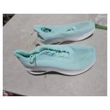 ZYEN Wide Toe Box Shoes Women Air Cushion Road Running Shoes Extra Wide Width Sneakers Arch Support Gym Athletic Tennis Sneakers Lightweight Breathable Walking Shoes 8811 Light Green 42