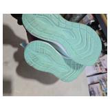 ZYEN Wide Toe Box Shoes Women Air Cushion Road Running Shoes Extra Wide Width Sneakers Arch Support Gym Athletic Tennis Sneakers Lightweight Breathable Walking Shoes 8811 Light Green 42