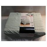 Mainstays Mint 10 Piece Bed in a Bag Comforter Set with Sheets  King - Retail: $40
