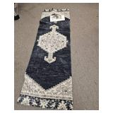 Everest Runner Medallion Hall Rug