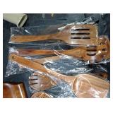 Wooden Spoons for Cooking, Teak Wooden Kitchen Utensil Set with Spoon Rest - Smooth Finish, Non-Stick, Comfortable Grip, Heat Resistant Cooking Utensils Set