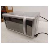 Emerson 0.7 Cu Ft Silver Mirror Finish  Countertop Microwave Oven  MW7601SL