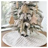 Faux Fur Christmas Tree Skirt: 18 Inch White Plush Faux Fur Christmas Tree Skirt with Stripe Textured Pattern, Soft Christmas Tree Decorations for Merry Christmas Home Décor Xmas Party Gifts