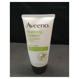 Aveeno Positively Radiant Skin Brightening Exfoliating Daily Facial Scrub, Gentle with Moisture-Rich Soy Extract, Helps Improve Skin Tone & Texture, Oil- & Soap-Free, Hypoallergenic, 5 oz