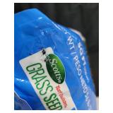 Scotts Turf Builder Grass Seed Sun & Shade Mix with Fertilizer and Soil Improver, Thrives in Many Conditions, 5.6 lbs.
