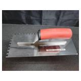 VEVOR Tile Tools, Stainless Steel Squared Notch Tile and Flooring Trowel, 10.9 x 4.4 in Pro Grade Drywall Tool, Ergonomic Rubber Grip Comfort Handle, for Apply, Spread, Flatten, Smooth, Polish