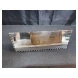 VEVOR Tile Tools, Stainless Steel Squared Notch Tile and Flooring Trowel, 10.9 x 4.4 in Pro Grade Drywall Tool, Ergonomic Rubber Grip Comfort Handle, for Apply, Spread, Flatten, Smooth, Polish