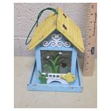 Decorative Garden Scene Bird Feeder