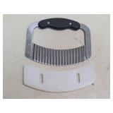 Pampered Chef Crinkle Cut Knife with Guards