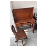 Vintage desk with key 50x38x24 and chair