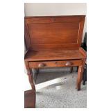 Vintage desk with key 50x38x24 and chair