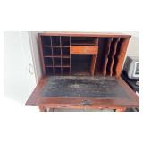 Vintage desk with key 50x38x24 and chair