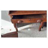 Vintage desk with key 50x38x24 and chair