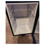 Beverage cooler or mini refrigerator, 25x17x19, no key