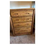 Broyhill 5 drawer chest of drawers 47x34x16.5 great condition matches lot 913 and 912
