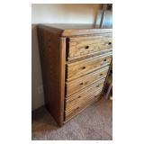 Broyhill 5 drawer chest of drawers 47x34x16.5 great condition matches lot 913 and 912