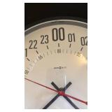 Howard Miller battery operated clock 13in dia