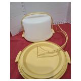 Tupperware layer cake carrier with extra base and handle