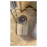 Metal bathroom shelf and scale with large numbers, accurate but needs cleaning