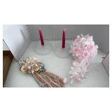 Shell decor, candles and bouquet