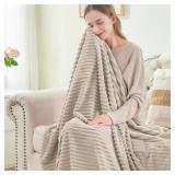 BEDELITE Fleece Blanket King Size 3D Ribbed Jacquard Soft and Warm Decorative Fuzzy Blankets Cozy, Fluffy, Plush Lightweight Throw Blankets for Couch, Bed, Sofa(Linen, 108x90 inches)