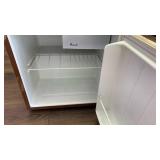 Avanti Mini Refrigerator Model 17-ARG 18x17x17 inches ITR80 *tested working