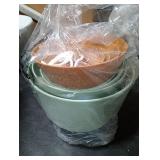 QRRICA Plant Pots 10/9/8/7.5/7 Inch Self Watering Pots, Set of 5 Plastic Planters with Drainage Holes and Saucers,Plastic Flower Pots,Nursery Planting Pot for Indoor Out Door Plants Green