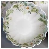 (4) Gorgeous Daisy Pattern Melamine Bowls (approximately 8 inch diameter)