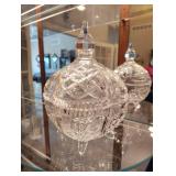 VINTAGE FOOTED CLEAR CRYSTAL CANDY DISH WITH LID
