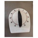 MEASURING CUPS AND PORTION DISHES WITH KITCHEN TIMER