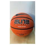 Nike Elite All Court 8P 2.0 basketball in size 5
