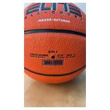 Nike Elite All Court 8P 2.0 basketball in size 5