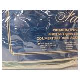 Fairfield Premium Green Acrylic Blanket TWIN