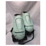VNLA Mint Green Roller Skates Looks to be a Size 10 but cant confirm.