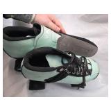 VNLA Mint Green Roller Skates Looks to be a Size 10 but cant confirm.