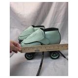 VNLA Mint Green Roller Skates Looks to be a Size 10 but cant confirm.
