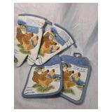 Essential Home Country Chicken Oven Mitts Set