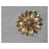 Gold Tone Daisy Brooch