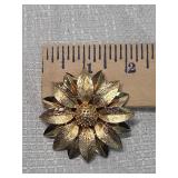 Gold Tone Daisy Brooch