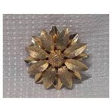 Gold Tone Daisy Brooch