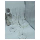 Cocktail & Wine lot - 5 glasses, 1 shot glass Georgia Aquarium, 4 red wine glasses & cocktail shaker. No chips seen, see images, as is used.
