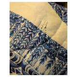 Blue and White Wedding-Ring-Quilt-Patterned Queen size blanket, MainStays