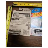 Hot Wheels Collection - Dune It Up, Futurismo, and 