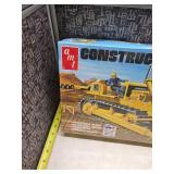 AMT 1:25 Scale Construction Bulldozer Plastic Kit