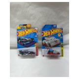 Hot Wheels Netflix GT-Scorcher & Quick Chat 2-Car Set