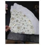 AerWo Christmas Tree Skirt 36 Inch - White Tree Skirt Faux Fur Xmas Trees Skirts with Gold Sequin Snowflakes, Christmas Trees Decorations Ornaments for Party Holiday Home Decor Indoor Outdoor