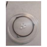 Magic Chef 17.3 in W, 0.7 cu. ft. Countertop Microwave, in White with 700-Watt Cooking Power - Retail: $50