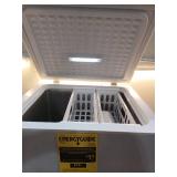 Vissani 5.0 cu. ft. Manual Defrost Chest Freezer with LED Light HMCF5W5 (See Pics)- Retail: $219