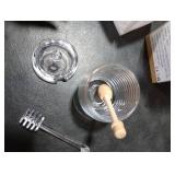 Loscarol Honey Jar with Dipper and Lid, 8 oz Glass Honey Pot Dispenser with 2 Dippers Sticks Set, Honey Containers for Kitchen, Home, Syrup Storage SMALL CHIP PRESENT