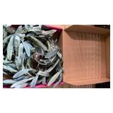 Hairui Lighted Artificial Olive Garland 6FT 96 LED Fairy Lights Battery Operated, Faux Vine Lights with Timer for Spring Christmas Holiday Fireplace Decoration